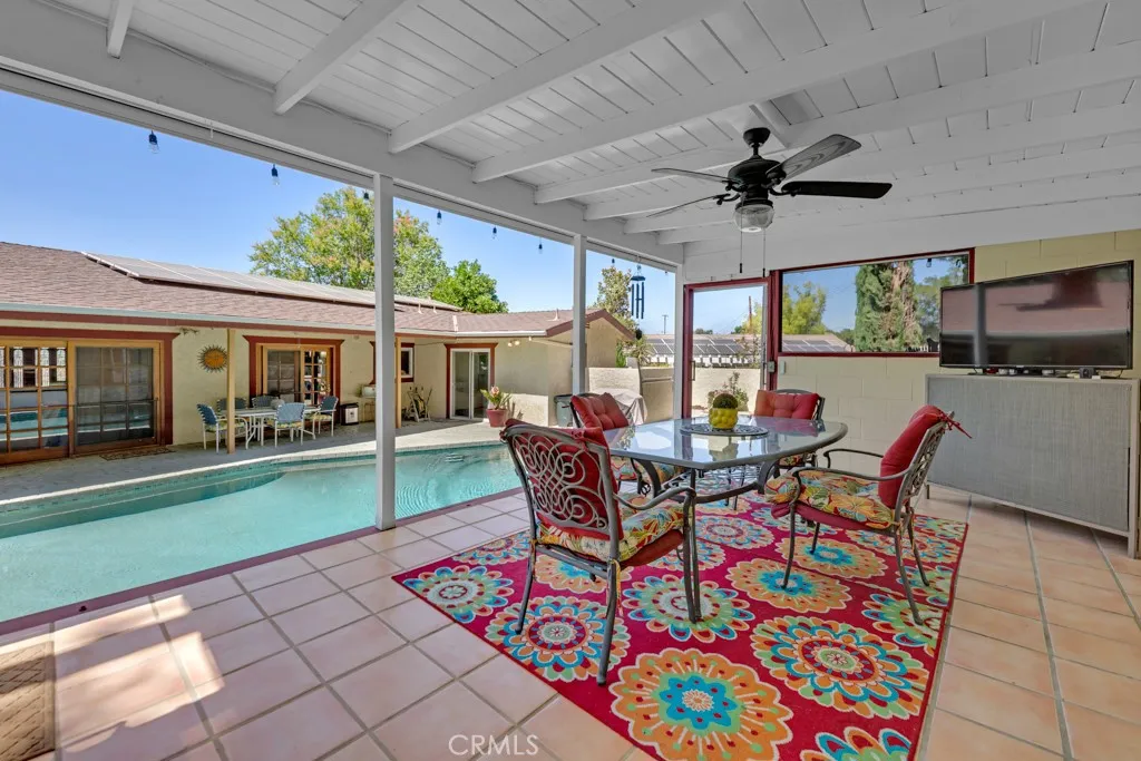 23714 Lawnside Drive, Newhall, California 91321 home-pic-38